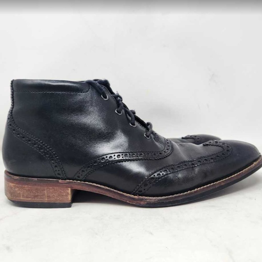 Men's 10 Cole Haan Liam semi wing-tip chukka boots in black leather C11052